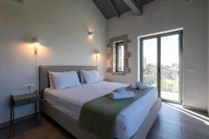 A bed or beds in a room at Torri di pietra