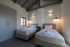 A bed or beds in a room at Torri di pietra