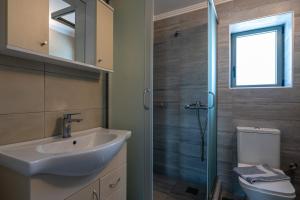 A bathroom at Torri di pietra