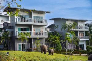Zahrada ubytování Arawan Beach Resort Krabi