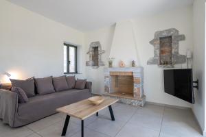 A seating area at Torri di pietra
