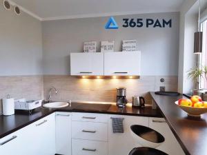 Kuchyňa alebo kuchynka v ubytovaní Europa Apartament - 365PAM