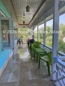 Balkoni atau teres di Hotel Chachoo Palace