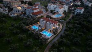 The swimming pool at or close to Torri di pietra