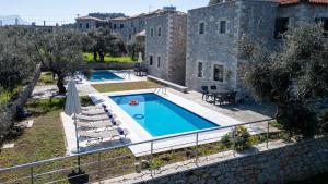 The swimming pool at or close to Torri di pietra