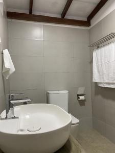 Ένα μπάνιο στο Hobbit Den Holiday Bungalow Bandarawela Sri Lanka +25 φωτογραφίες