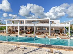 Bazén v ubytování Kaskazi Hotel Zanzibar nebo v jeho okolí + 37 fotografií