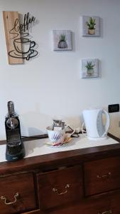 a kitchen counter with cups and a blender on it at La casa dei Pasqui' in Bollone