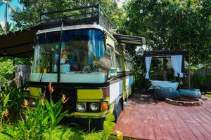 Taman di luar Baan Bus 81/11 Krabi