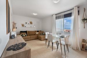 Et opholdsområde på Bonito Apto Erma con Air & Pool en Candelaria