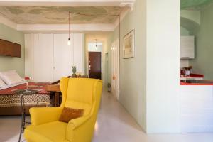 Khu vực ghế ngồi tại Duomo Luxury Suite - House Of Travelers +16 ảnh