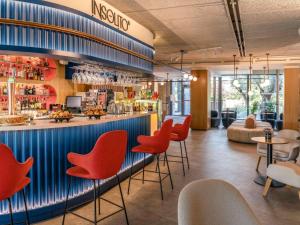 Lounge alebo bar v ubytovaní Novotel Madrid City Las Ventas