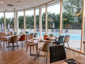 Bazén v ubytování Novotel Roma Est nebo v jeho okolí