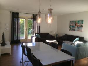 a living room with a table and a couch at Oesterbaai 36 in Wemeldinge