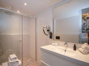a white bathroom with a sink and a shower at ibis Styles Beaulieu sur Mer in Beaulieu-sur-Mer