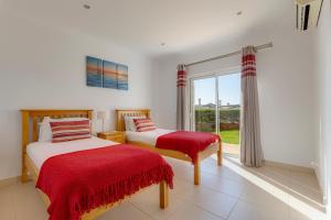 Cama ou camas em um quarto em The View – Santo António Villas, Golf & Spa