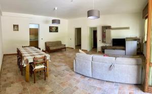 a living room with a couch and a table at Idro Appartamenti - Vantone in IDRO