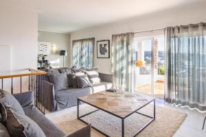 Uma área de estar em The View – Santo António Villas, Golf & Spa