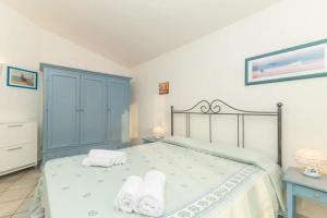 Giường trong phòng chung tại Appartamento Palau Village 9C