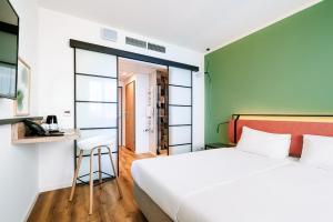 a bedroom with a bed and a table and a stool at Hotel Convictus Cracovia for business & travellers in Kraków