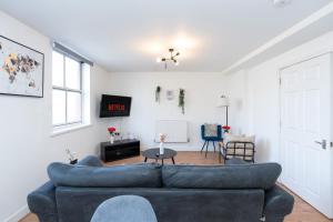 a living room with a couch and a table at Cozy 2 Bed Apartment in City Centre-Free Parking in Southampton