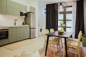 Η κουζίνα ή μικρή κουζίνα στο Stylish town centre apartment MariRoza