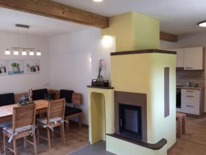 Η κουζίνα ή μικρή κουζίνα στο Ferienhaus +3 φωτογραφίες