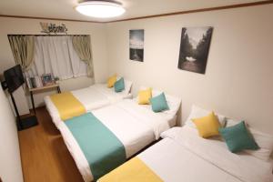 Postel nebo postele na pokoji v ubytování HOTEL LUANA in NISHIKI