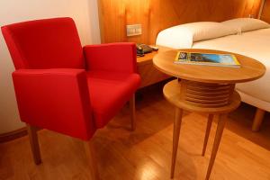 a room with a table and two chairs and a bed at AB Murias Blancas in Villaviciosa