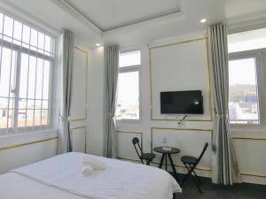 TV a/nebo společenská místnost v ubytování Ngọc Châu Hotel