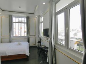 Postel nebo postele na pokoji v ubytování Ngọc Châu Hotel