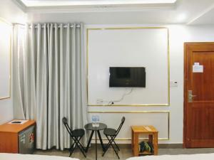 TV a/nebo společenská místnost v ubytování Ngọc Châu Hotel