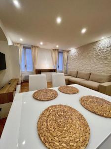 TV a/nebo společenská místnost v ubytování The Three Bs - Central House Bergamo