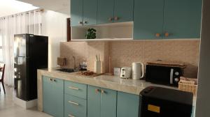 Kuchyň nebo kuchyňský kout v ubytování Villa Laetisha Beach Resort