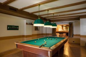 Biliár nebo kulečník v ubytování Hotel Miramonti Corvara