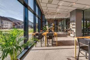 Reštaurácia alebo iné gastronomické zariadenie v ubytovaní Lyra Hotel Plitvice
