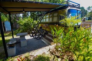 Taman di luar Baan Bus 81/11 Krabi