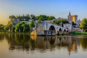 a bridge over a river with a city in the background at Centre historique, appartement cosy in Avignon