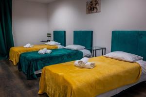 Postel nebo postele na pokoji v ubytování Hotel Świt