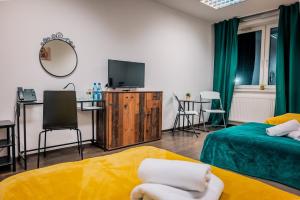 TV a/nebo společenská místnost v ubytování Hotel Świt