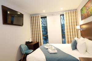 Postel nebo postele na pokoji v ubytování London City Airport Hotel + 37 fotografií