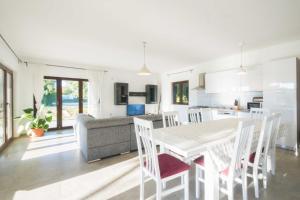 Η κουζίνα ή μικρή κουζίνα στο Villa Klara, beautiful and secluded villa close to the beach