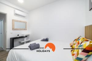 Giường trong phòng chung tại #304 - Albufeira Beach House by Home Holidays