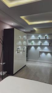 Φωτογραφία από το άλμπουμ του A luxurious unit with clever access and a distinctive location σε ‘Awali