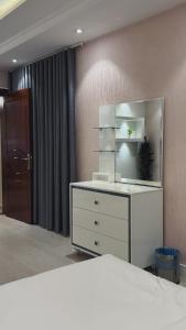 Ένα ή περισσότερα κρεβάτια σε δωμάτιο στο A luxurious unit with clever access and a distinctive location