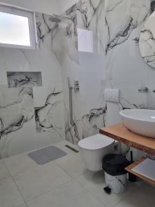 Φωτογραφία από το άλμπουμ του Shejla's Apartments Ksamil σε Εξαμίλι +80 φωτογραφίες