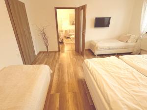 Posteľ alebo postele v izbe v ubytovaní Trio Apartments