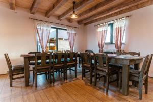 Χώρος καθιστικού στο Panoramic Holiday Home Belis