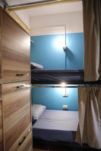 Letto o letti in una camera di Shkodra Hostel & Day Tours