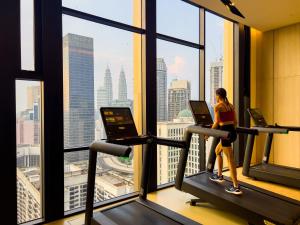 Fitness centrum a/nebo fitness zařízení v ubytování Axon Residence KLCC - HW HOME
